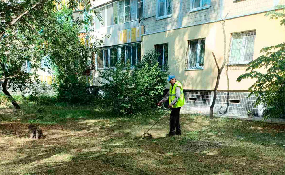 «Екологія-Д» продовжує забезпечувати належний порядок на вулицях міста