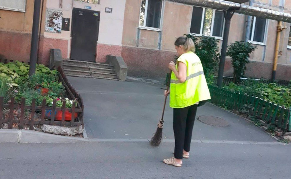 Екологія-Д  продовжує забезпечувати прибирання міських територій