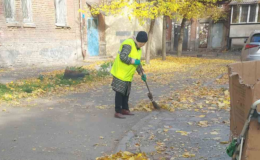 Зимова підготовка міста: чисті тротуари та доглянуті зони відпочинку