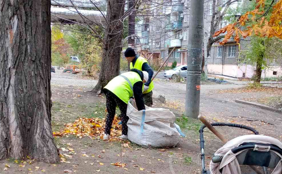 Незважаючи на погодні умови "Екологія-Д" пілкується по чистоту міста