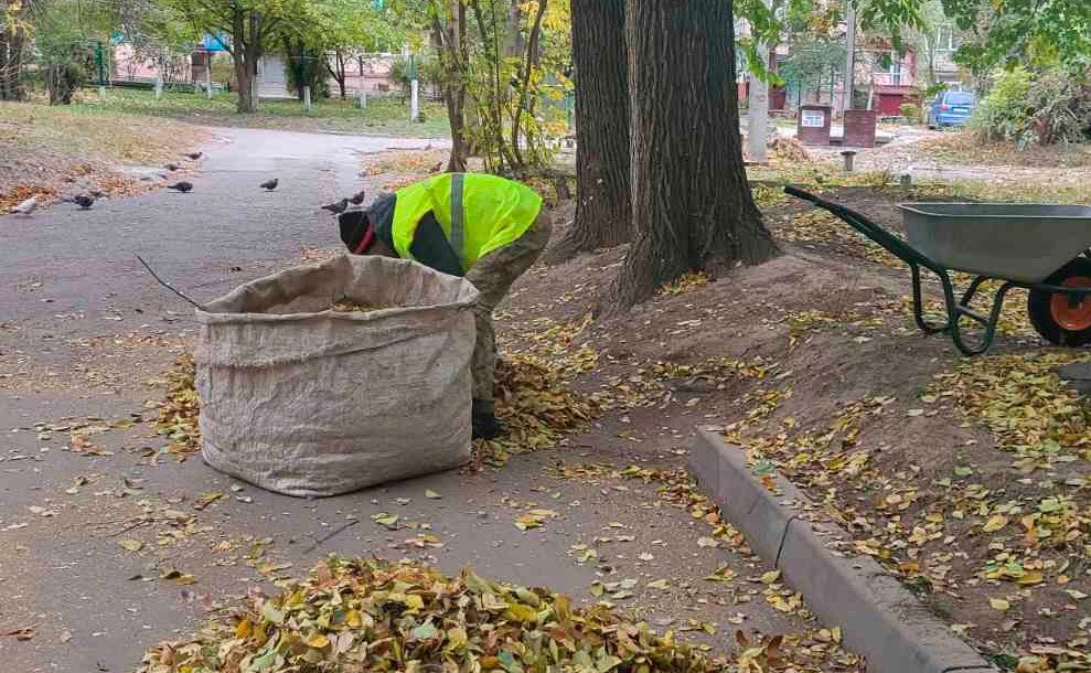 Незважаючи на погодні умови "Екологія-Д" пілкується по чистоту міста