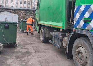 «Екологія-Д» безупинно працює, звільняючи місто від сміття