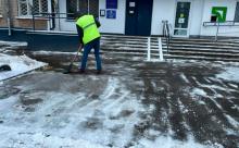 Прибирання снігу на тротуарах і вулицях