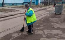 Після танення снігу, команда «Екології-Д» взялася за прибирання вулиць