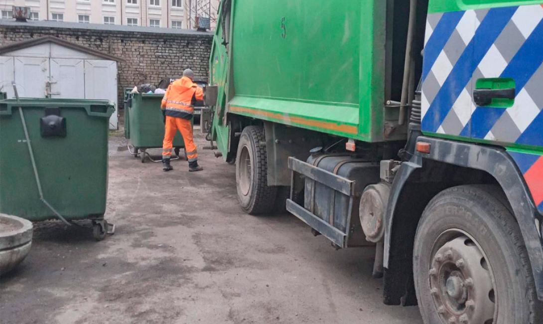 «Екологія-Д» безупинно працює, звільняючи місто від сміття