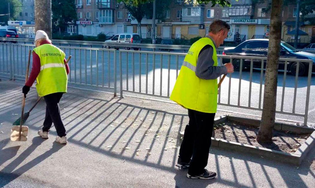 Екологія-Д продовжує забезпечувати прибирання та догляд за територіями міста