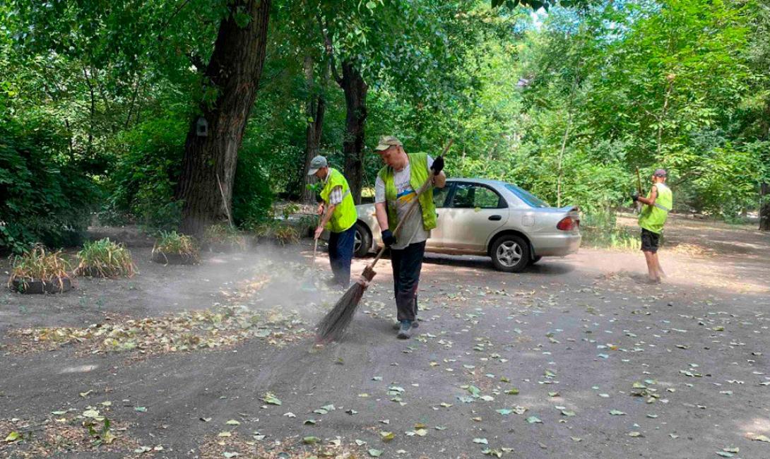 Екологія-Д  продовжує забезпечувати прибирання міських територій