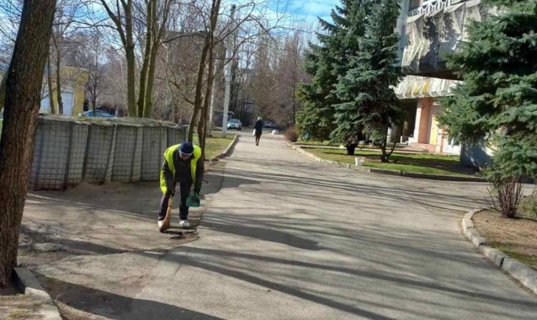 Місто оживає: як «Екологія-Д» прибирає вулиці після зими